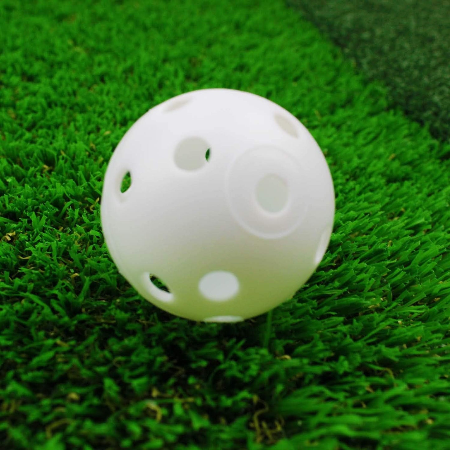 Crestgolf 50pcs Plastic Golf Training Balls – Airflow Hollow 40mm Golf Balls for Driving Range, Swing Practice, Home Use,Pet Play. …