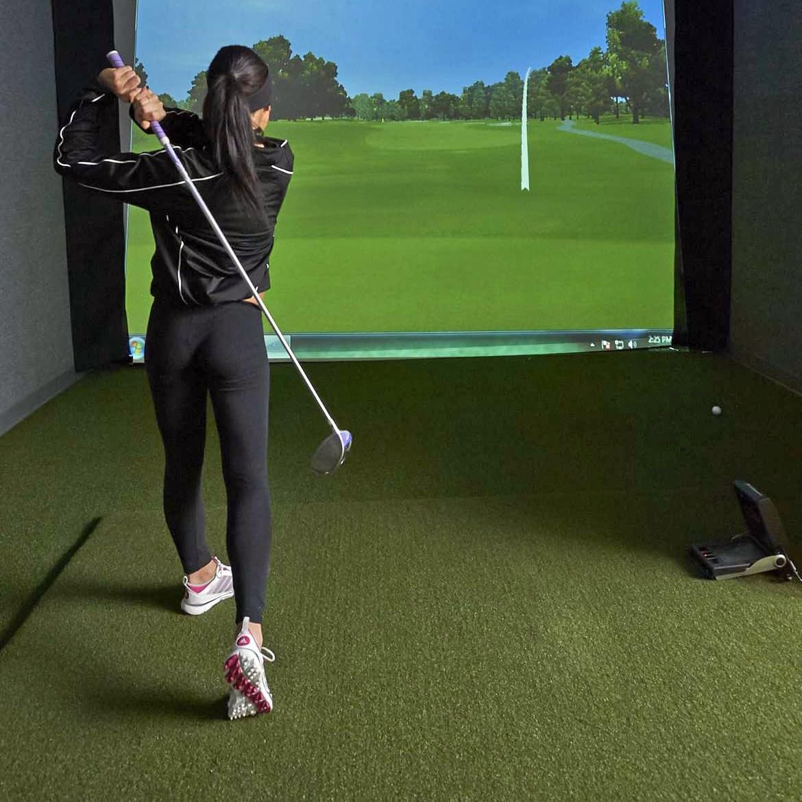 The Original Country Club Elite® by Real Feel Golf Mats® 5' X 8' Simulator Size Golf Mat | Heavy Duty Commercial Practice Mat | Accepts A Real Tee | Swing Down and Through | Indoor/Outdoor