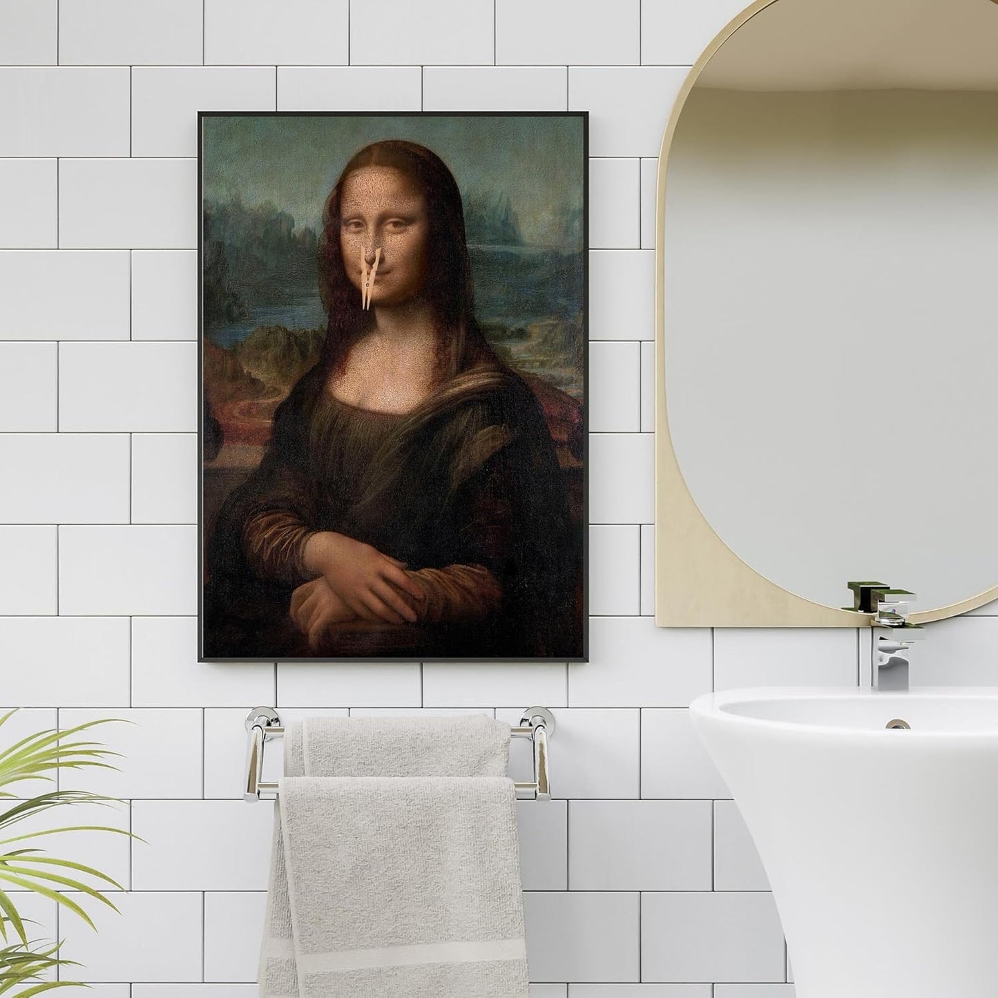 Funny Bathroom Wall Art Classical Oil Painting Mona Lisa Poster Amusing Pinching Nose Canvas Prints Vintage Humor Wall Decor for Restroom Toilet 20x30in Framed