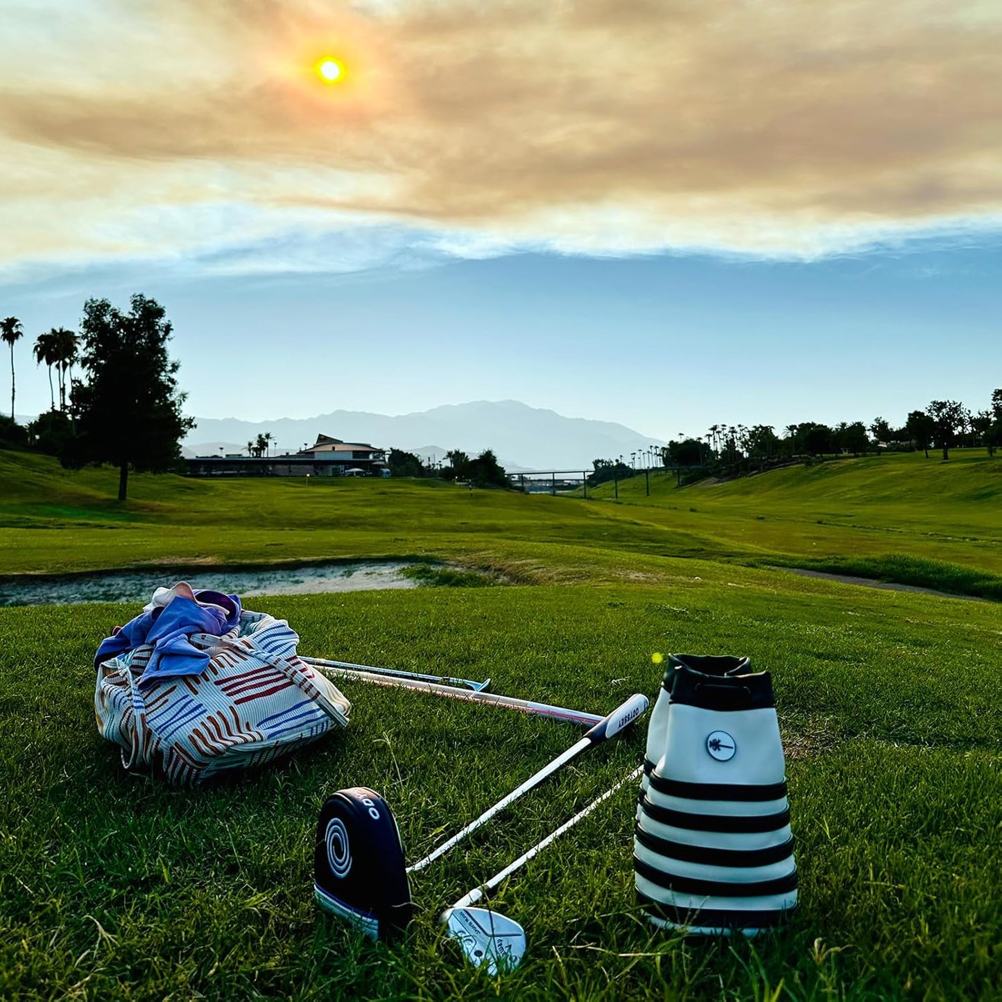 PINKTEE Golf Ball Sack Valuables Pouch Leather Bag Bucket Waist Design with Removable Magnetic Ball Marker
