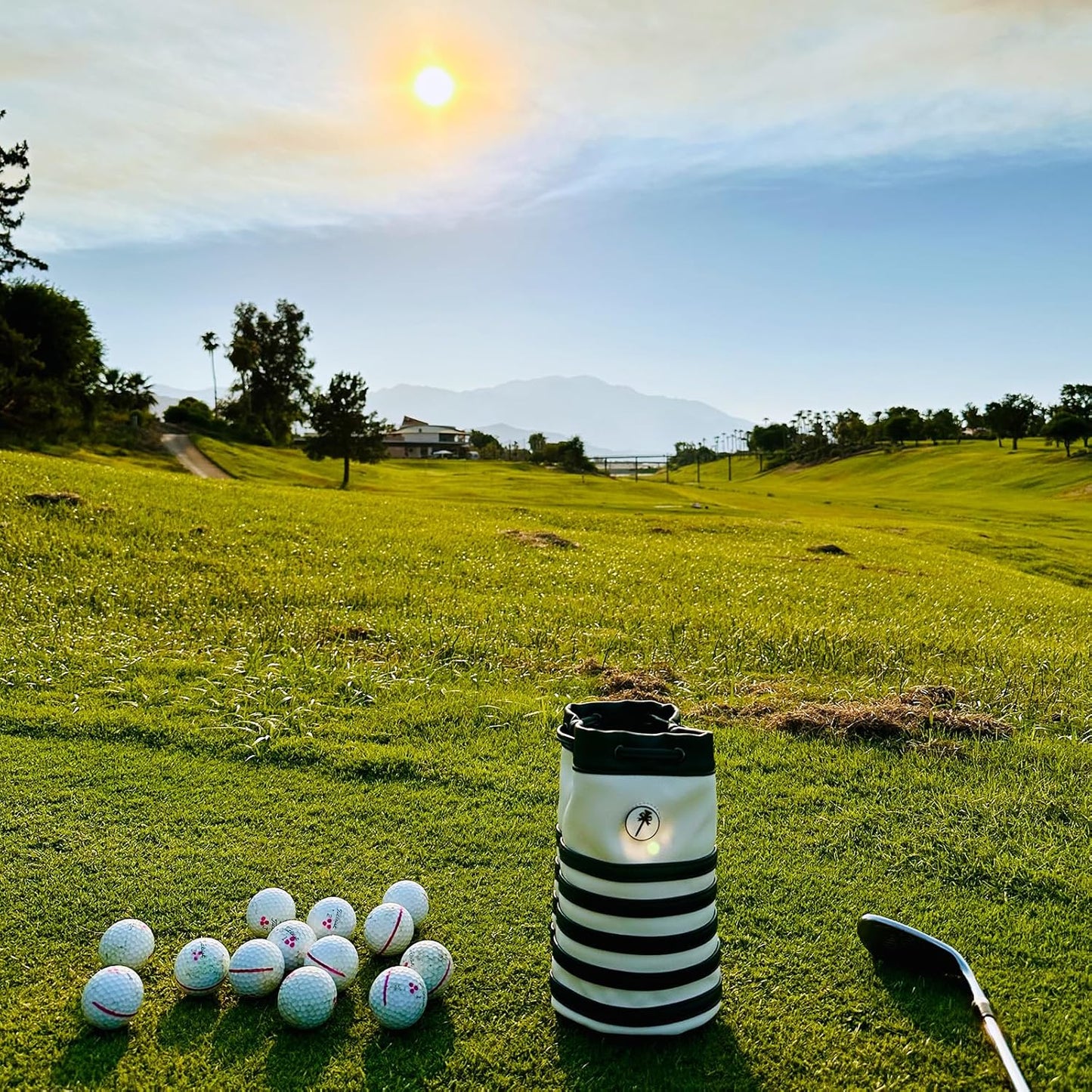 PINKTEE Golf Ball Sack Valuables Pouch Leather Bag Bucket Waist Design with Removable Magnetic Ball Marker